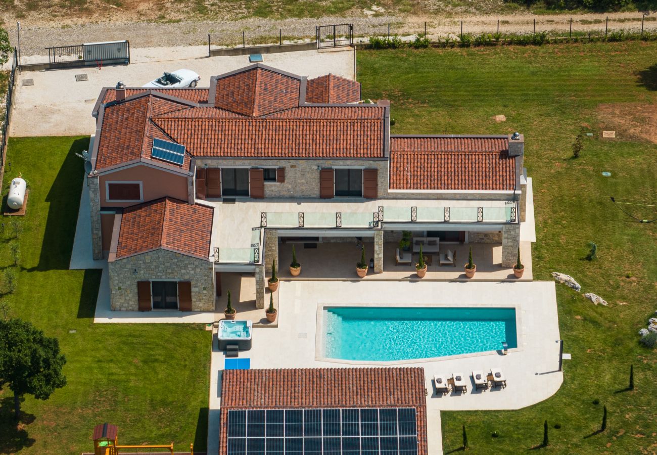 Villa in Hrboki - Villa Antea for 10 people near Labin - Rabac with heated pool 75 m2 - welness & large garden