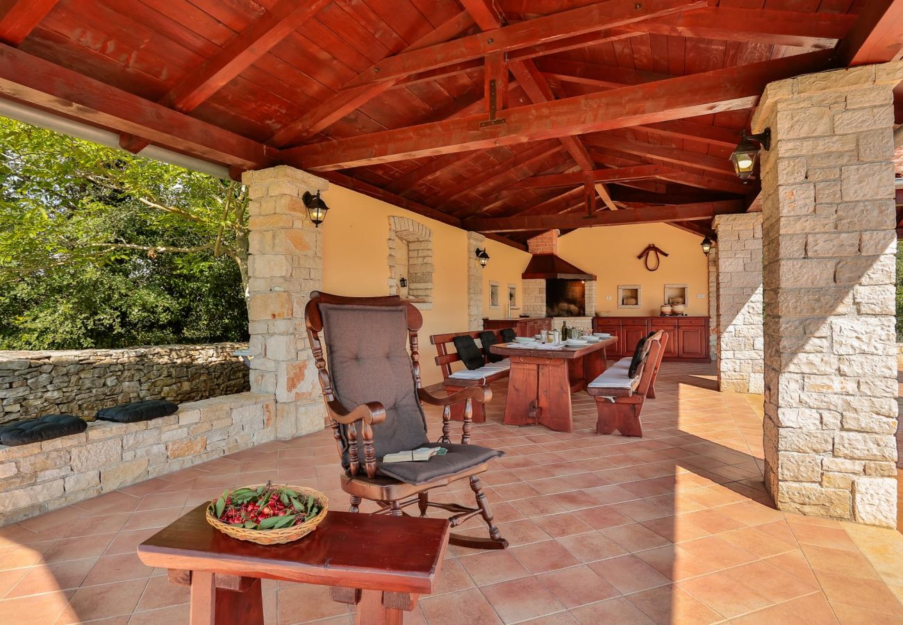 Villa in Sveti Kirin - House Edera in Central Istria for 6 people with large garden and salt - water private pool