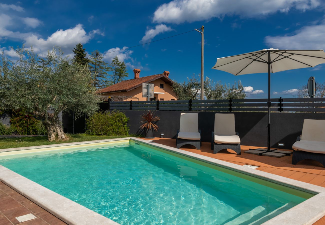 Villa in Krnica - Villa Laura Krnica near Pula for 8 people - pet friendly with children playground