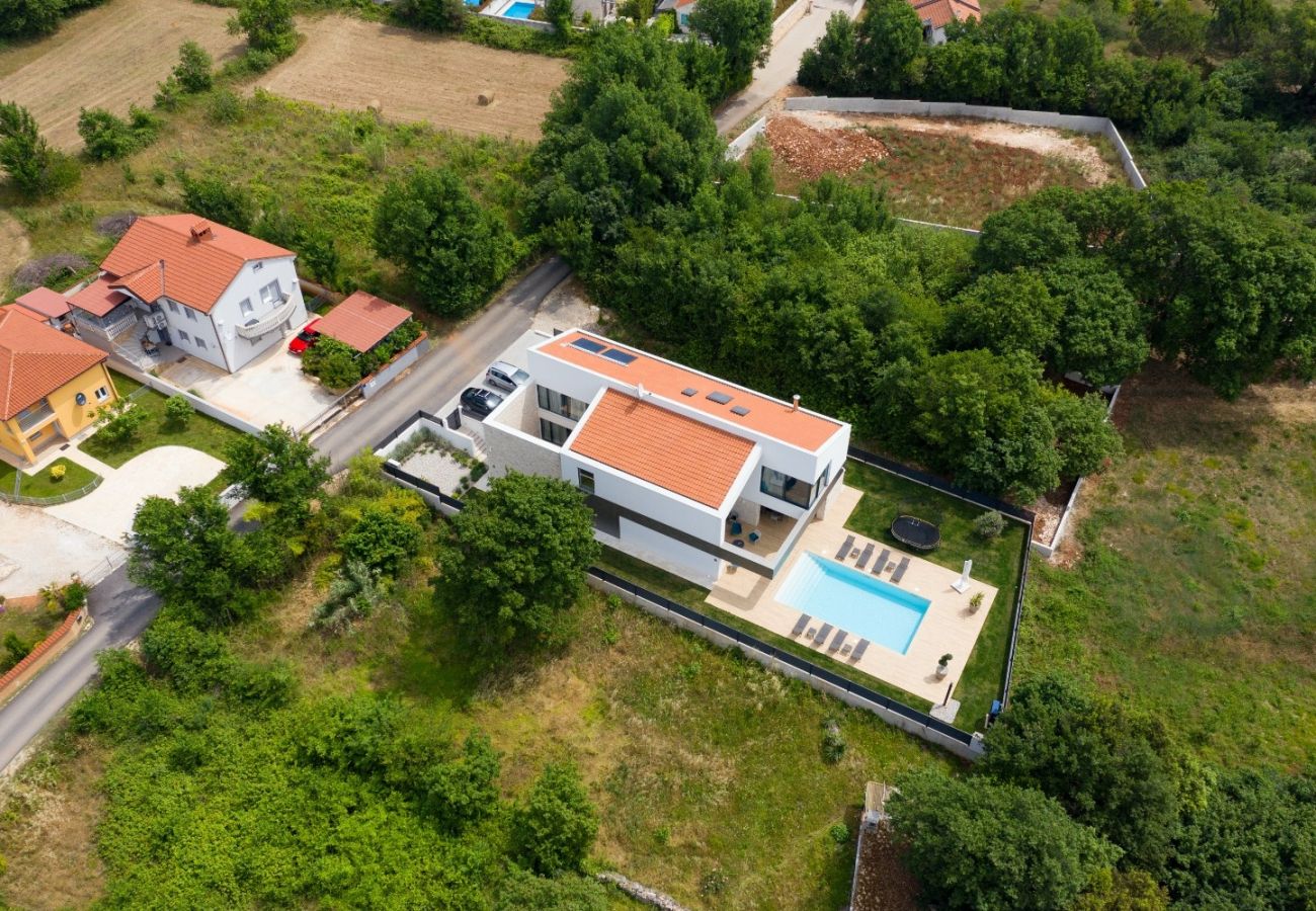 Villa in Ližnjan - Luxury Villa Atria near Pula for 10 people with children playground & heated pool