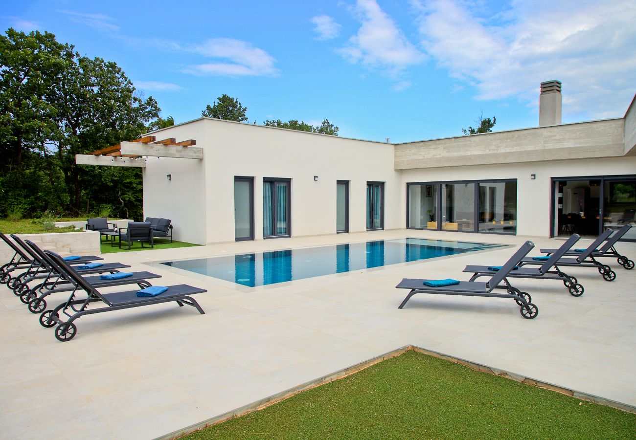 Villa in Želiski - Villa Bateli for 8 people in Central Istria with children playground and salt-water private pool