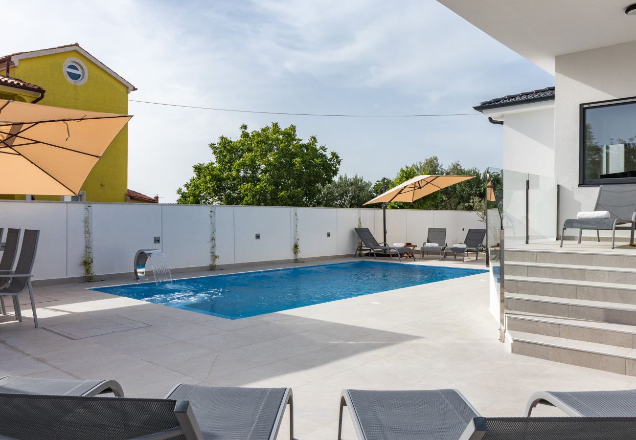 Villa in Pula - Villa Casa L for 10 people near Pula with heated salt - water pool and pet friendly