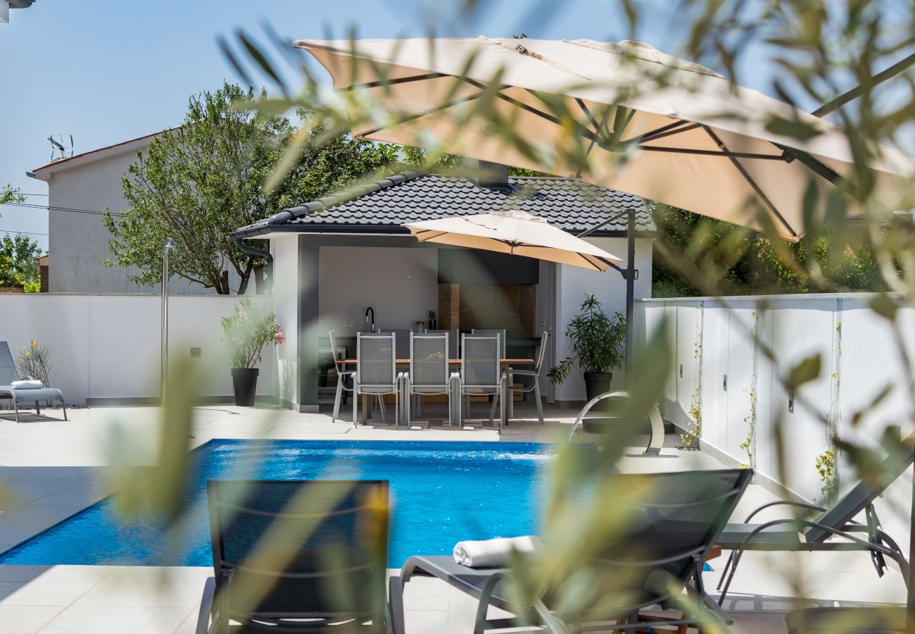 Villa in Pula - Villa Casa L for 10 people near Pula with heated salt - water pool and pet friendly