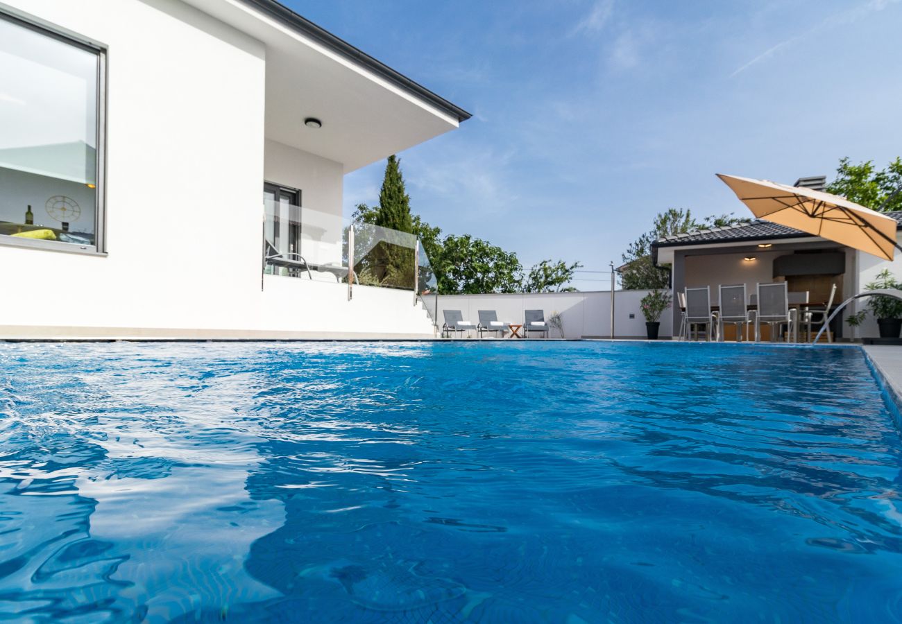 Villa in Pula - Villa Casa L for 10 people near Pula with heated salt - water pool and pet friendly