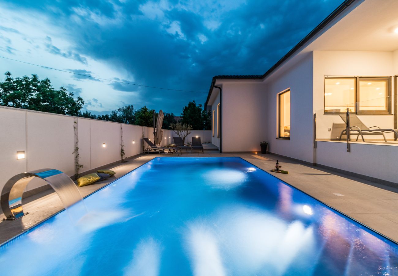 Villa in Pula - Villa Casa L for 10 people near Pula with heated salt - water pool and pet friendly