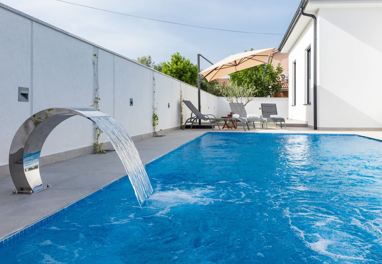 Villa in Pula - Villa Casa L for 10 people near Pula with heated salt - water pool and pet friendly