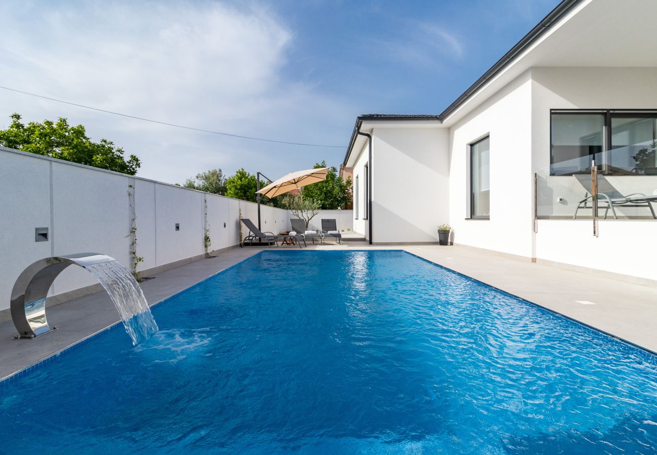 Villa in Pula - Villa Casa L for 10 people near Pula with heated salt - water pool and pet friendly