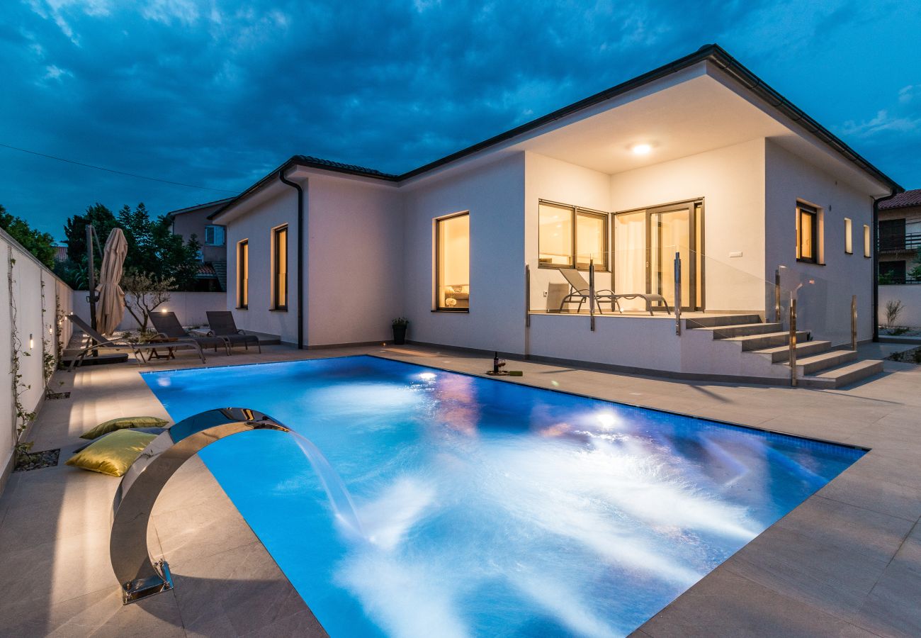 Villa in Pula - Villa Casa L for 10 people near Pula with heated salt - water pool and pet friendly