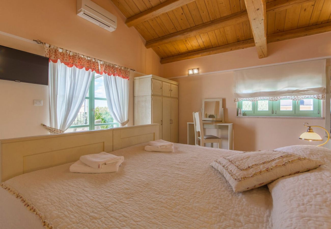 Villa in Tar - Villa Judita for kids & families near Novigrad with large garden & only 2 km from the beach - for 10 people