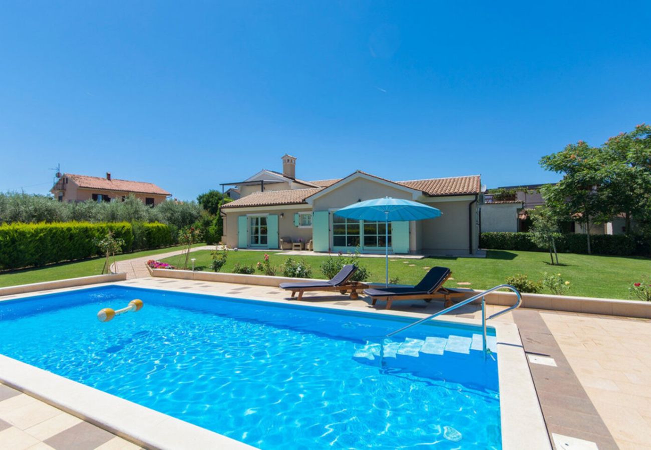 Villa in Tar - Villa Judita for kids & families near Novigrad with large garden & only 2 km from the beach - for 10 people