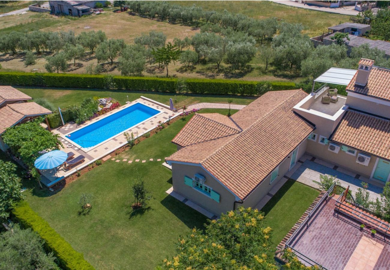 Villa in Tar - Villa Judita for kids & families near Novigrad with large garden & only 2 km from the beach - for 10 people