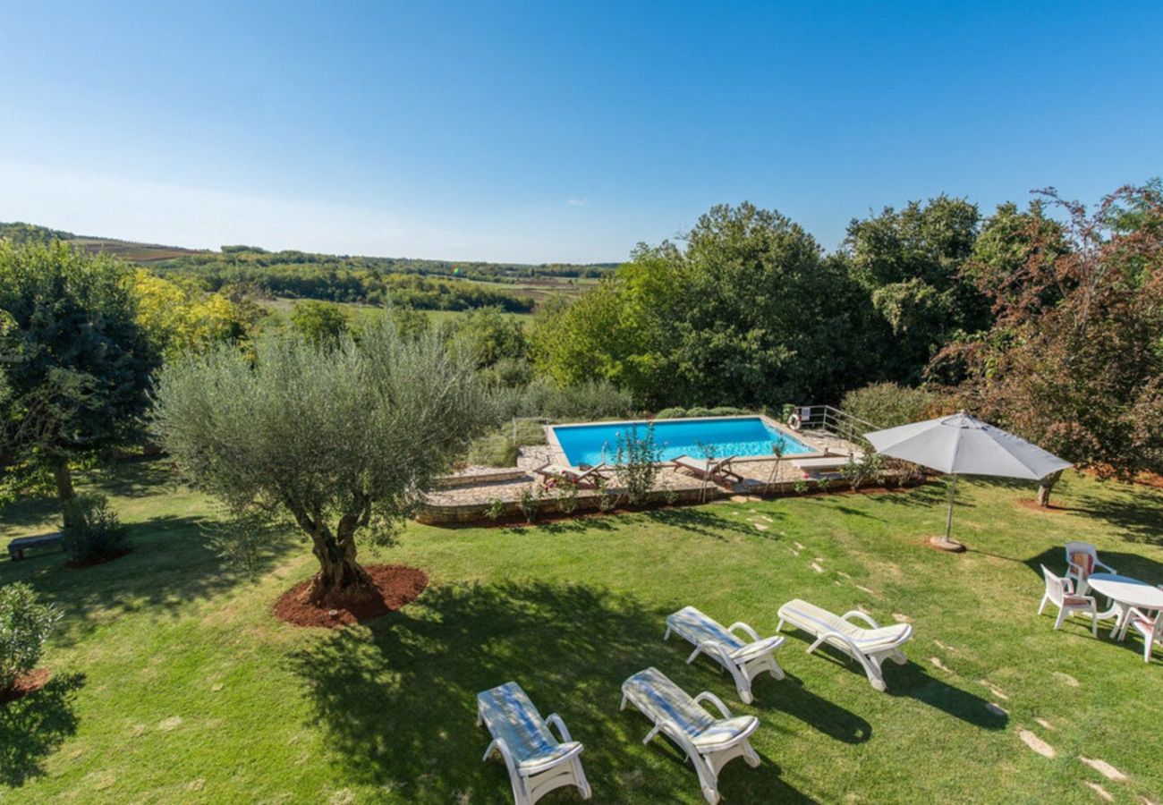 Villa in Vižinada - Villa Giselle in Central Istria for 8 people with large garden & private pool - pet friendly