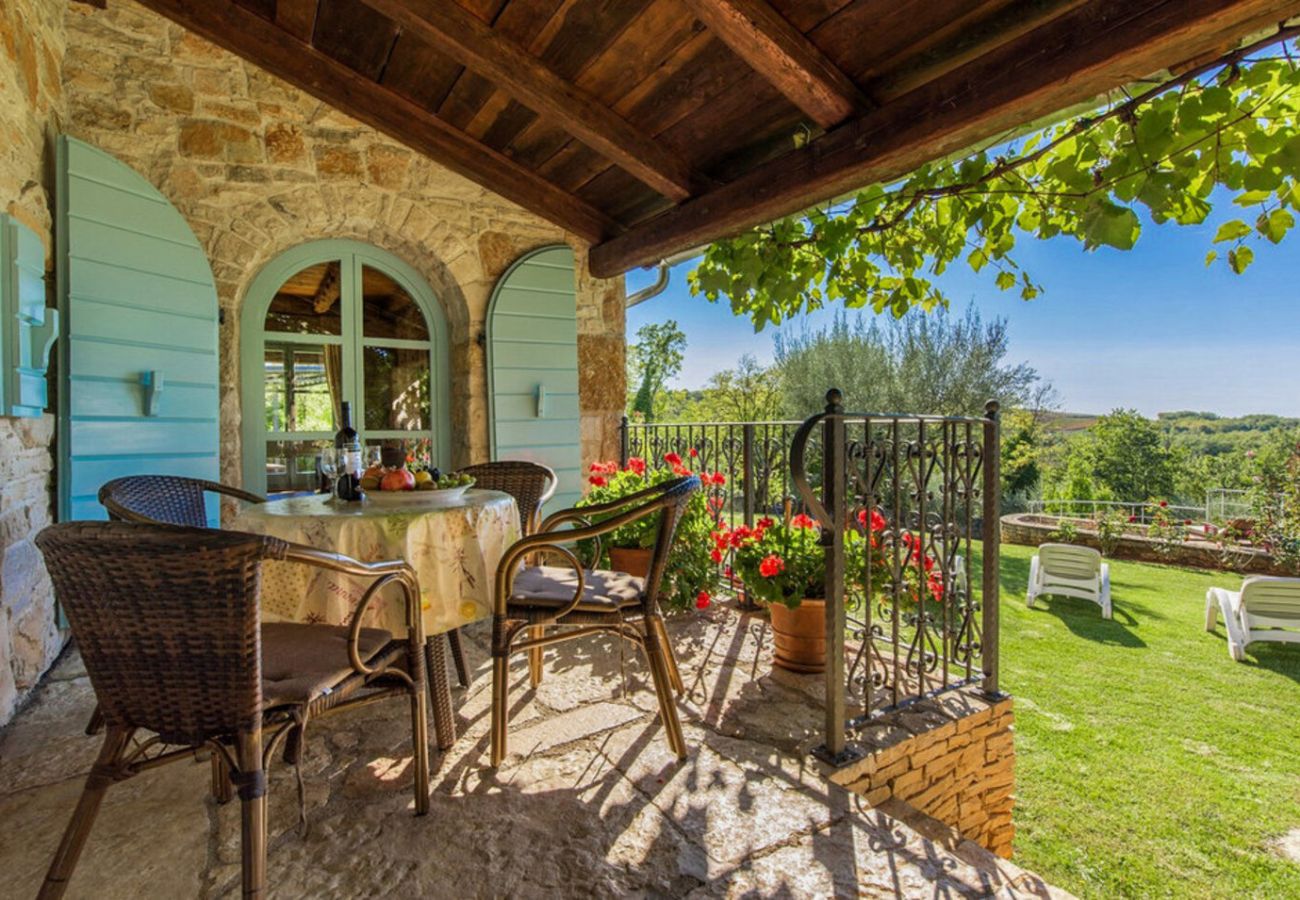 Villa in Vižinada - Villa Giselle in Central Istria for 8 people with large garden & private pool - pet friendly