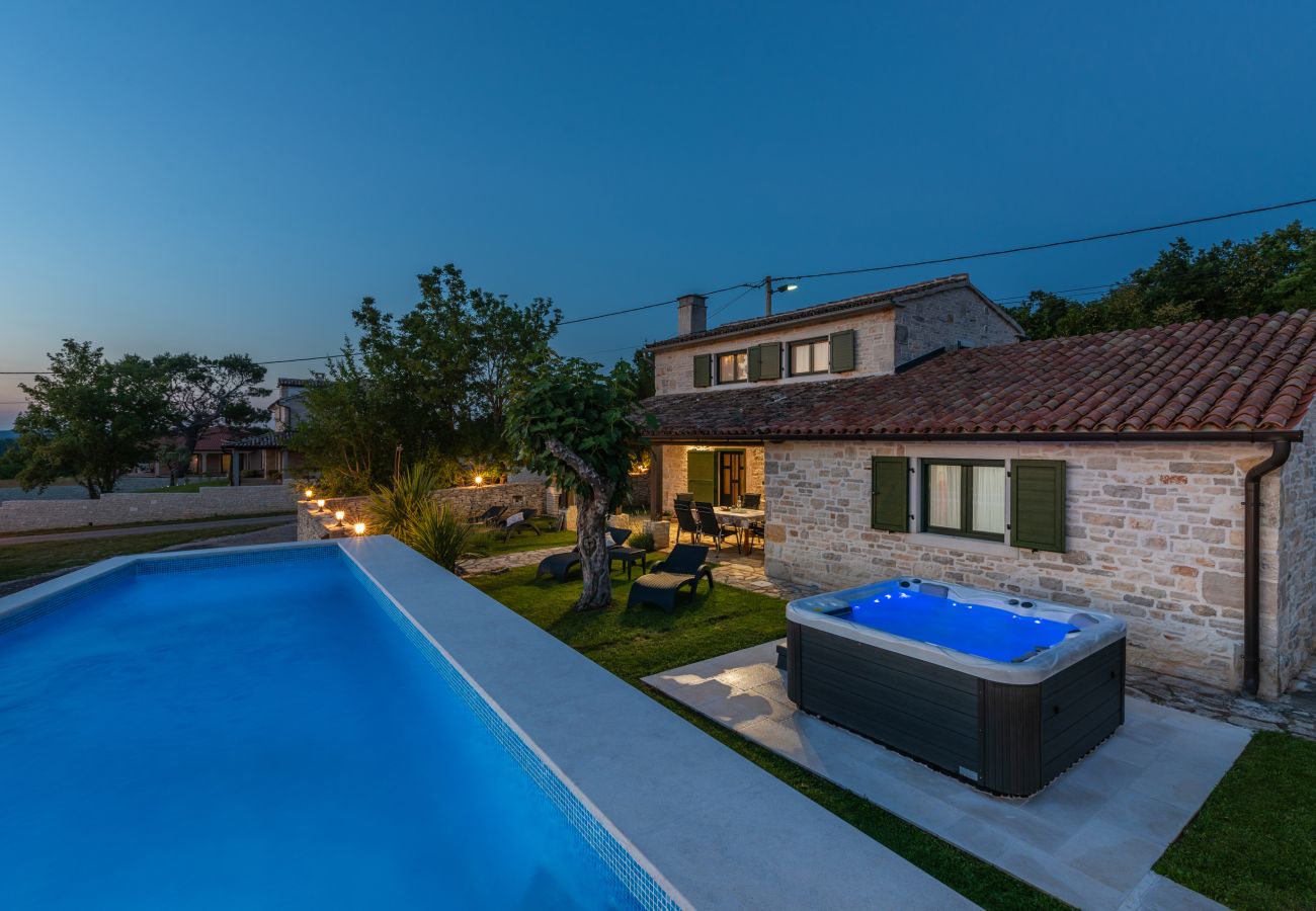 Villa in Kanfanar - Villa Ana Rita for 6 people - beautiful rustical villa with heated pool & jacuzzi in Central Istria