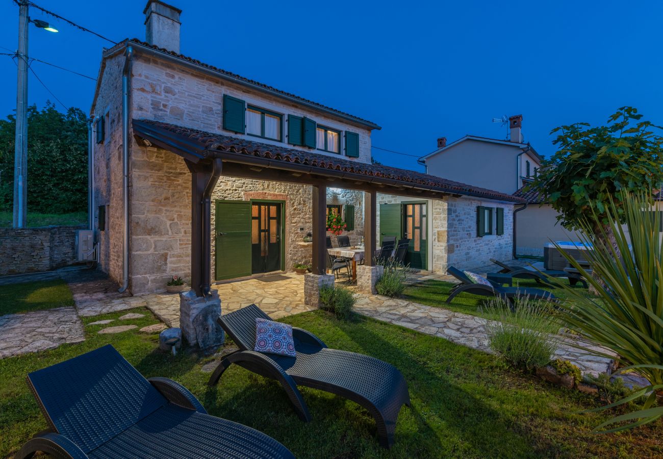 Villa in Kanfanar - Villa Ana Rita for 6 people - beautiful rustical villa with heated pool & jacuzzi in Central Istria