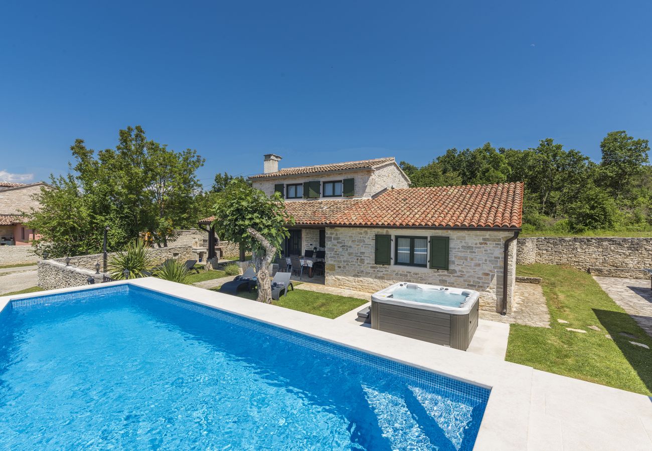 Villa in Kanfanar - Villa Ana Rita for 6 people - beautiful rustical villa with heated pool & jacuzzi in Central Istria