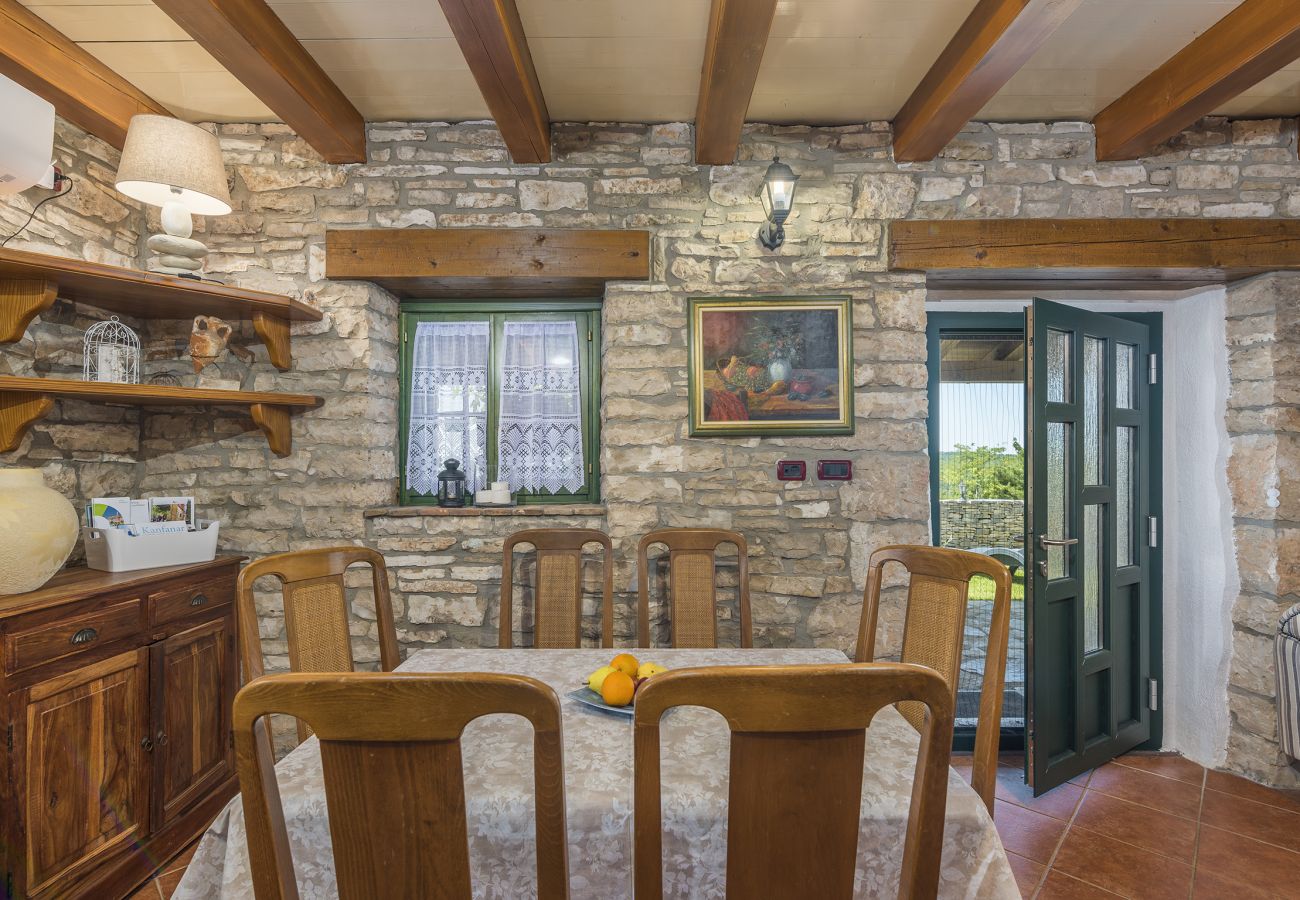 Villa in Kanfanar - Villa Ana Rita for 6 people - beautiful rustical villa with heated pool & jacuzzi in Central Istria