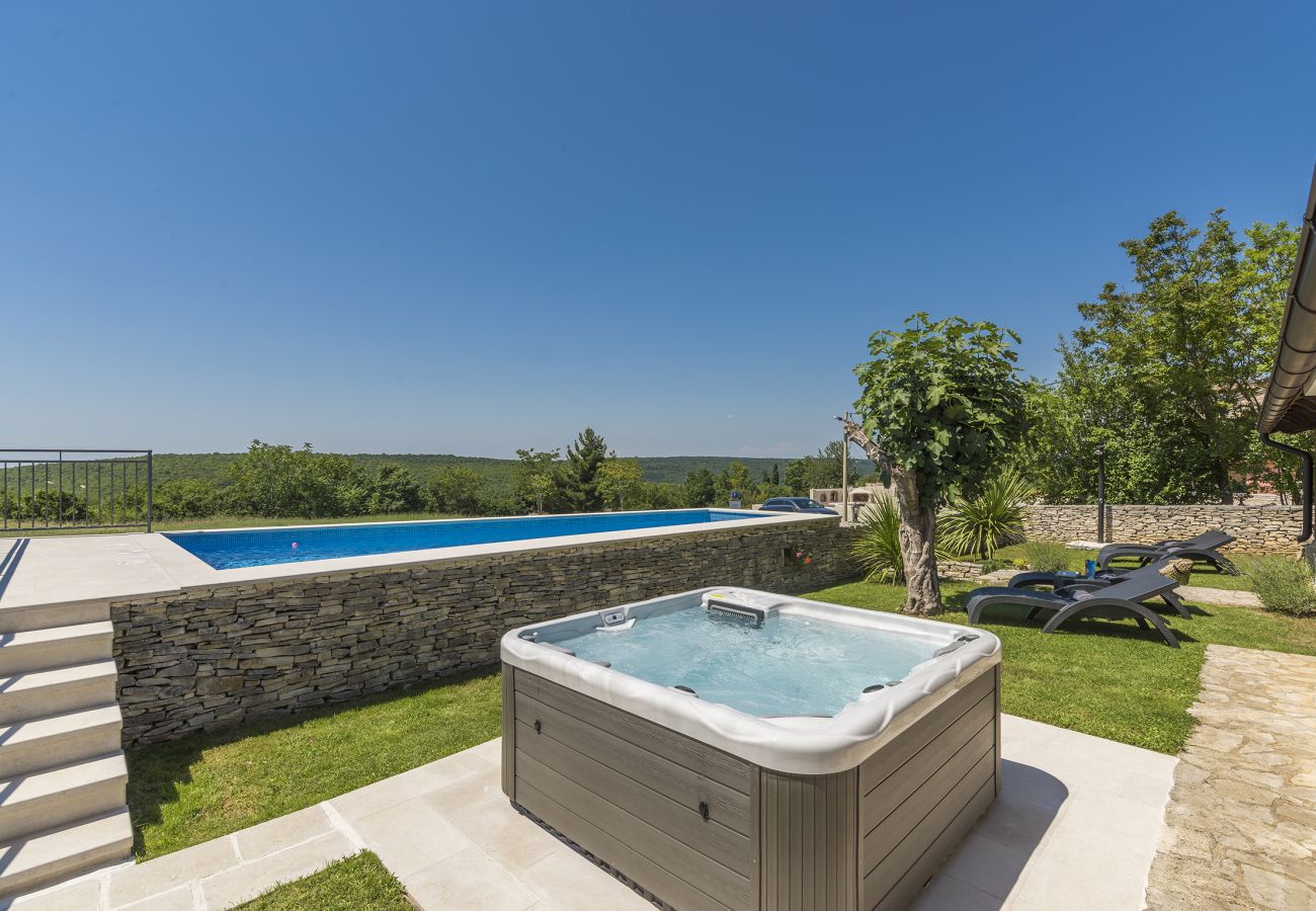 Villa in Kanfanar - Villa Ana Rita for 6 people - beautiful rustical villa with heated pool & jacuzzi in Central Istria