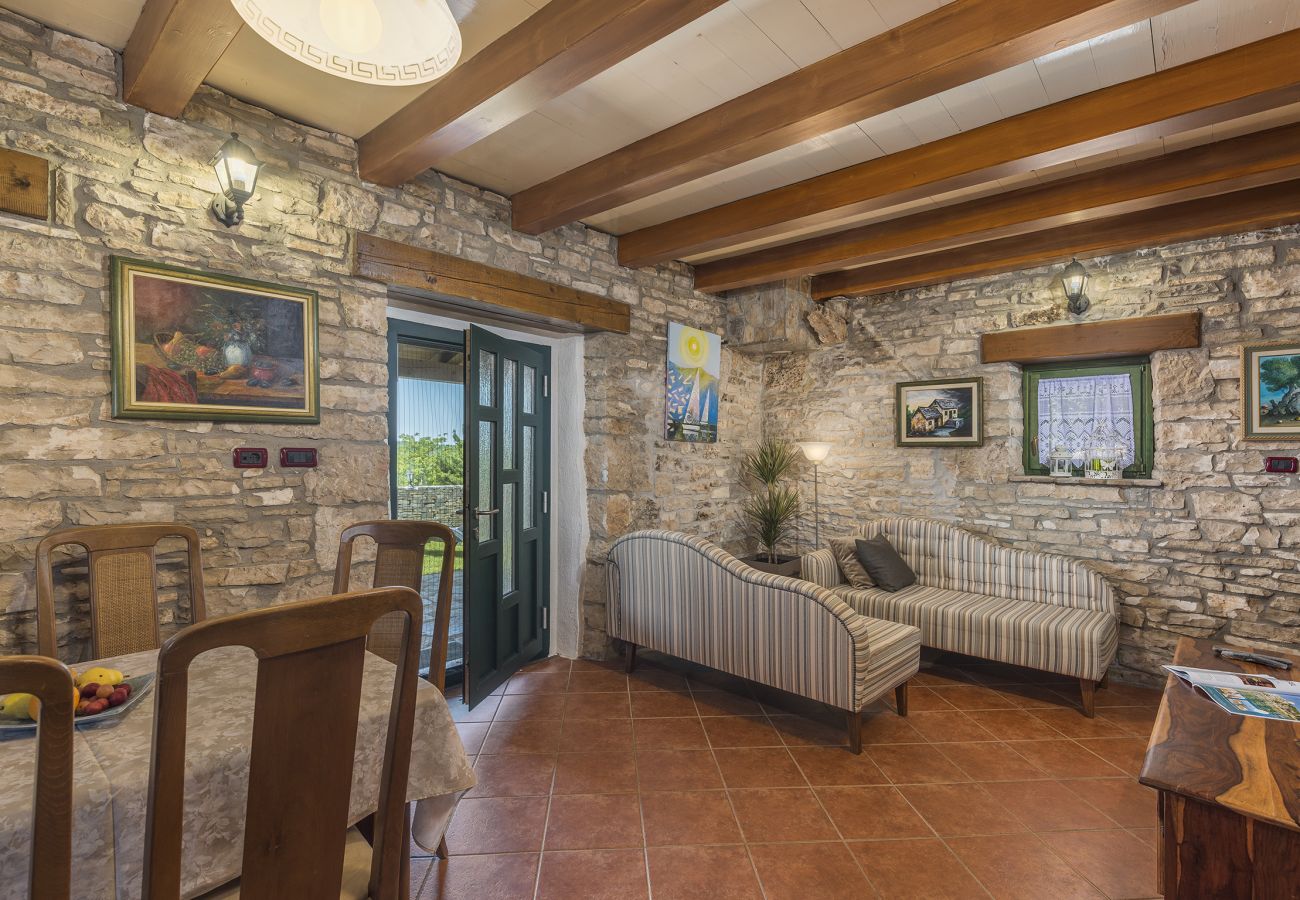 Villa in Kanfanar - Villa Ana Rita for 6 people - beautiful rustical villa with heated pool & jacuzzi in Central Istria