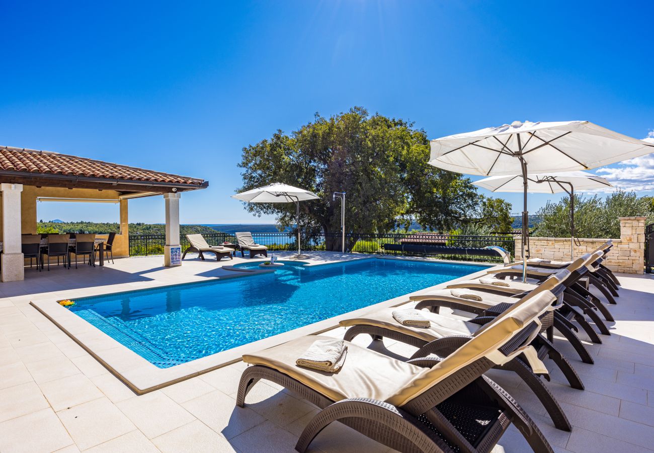 Villa in Trget - Villa Vlacich for 8 people near Labin - Rabac with heated pool & sea view - only 2 km from the beach