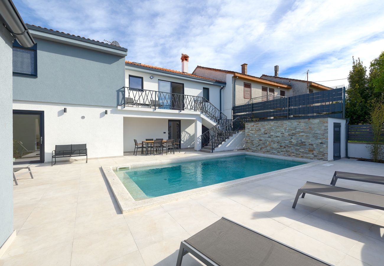 Villa in Štinjan - Villa Meri near Pula for 6 people with heated pool & only 500 m from the beach