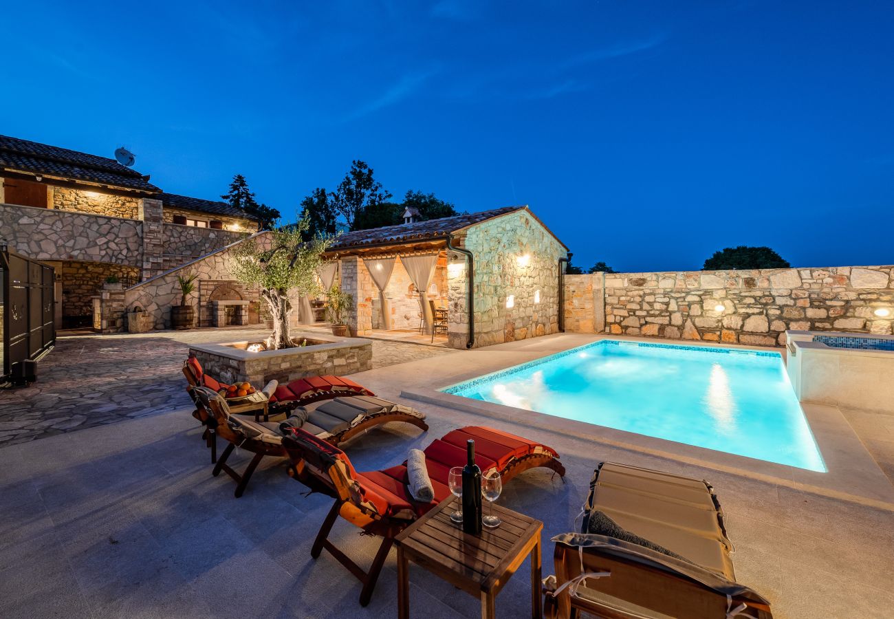 Villa in Marcana - Villa Cassa di Roccia for 8 people in Central Istria - pet friendly with heated pool