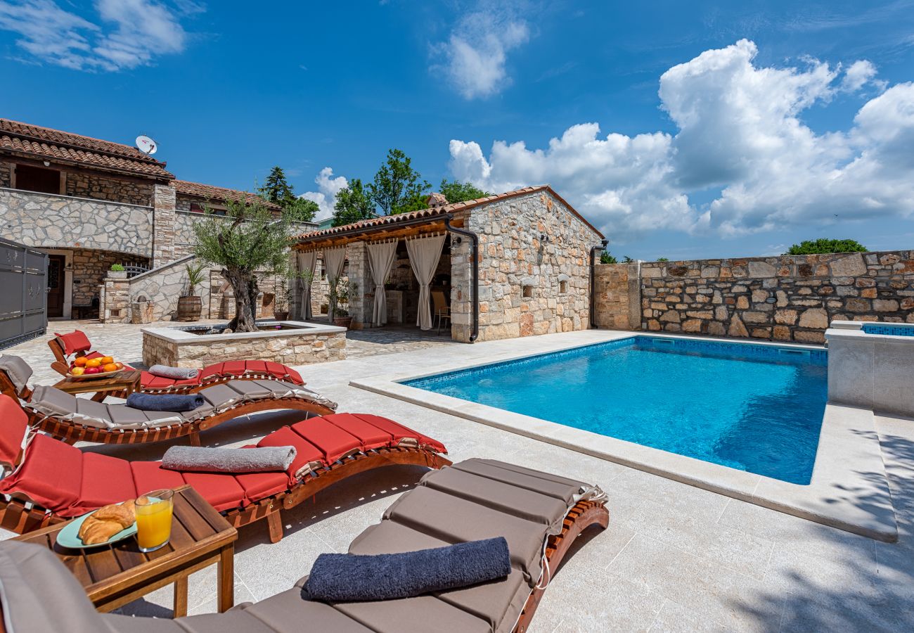 Villa in Marcana - Villa Cassa di Roccia for 8 people in Central Istria - pet friendly with heated pool