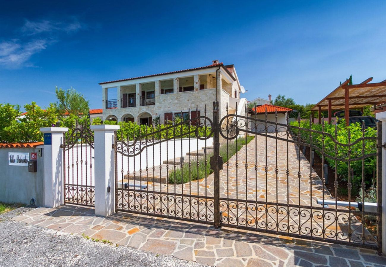 Villa in Vošteni - Villa Dubravka in Central Istria for 11 people - pet friendly with 70 m2 private pool