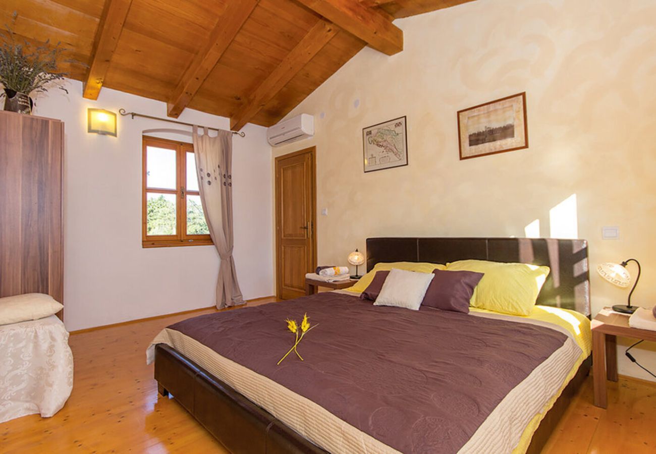 Villa in Divšici - Villa Boduleri for 9 people in Central Istria with private pool & children playground 