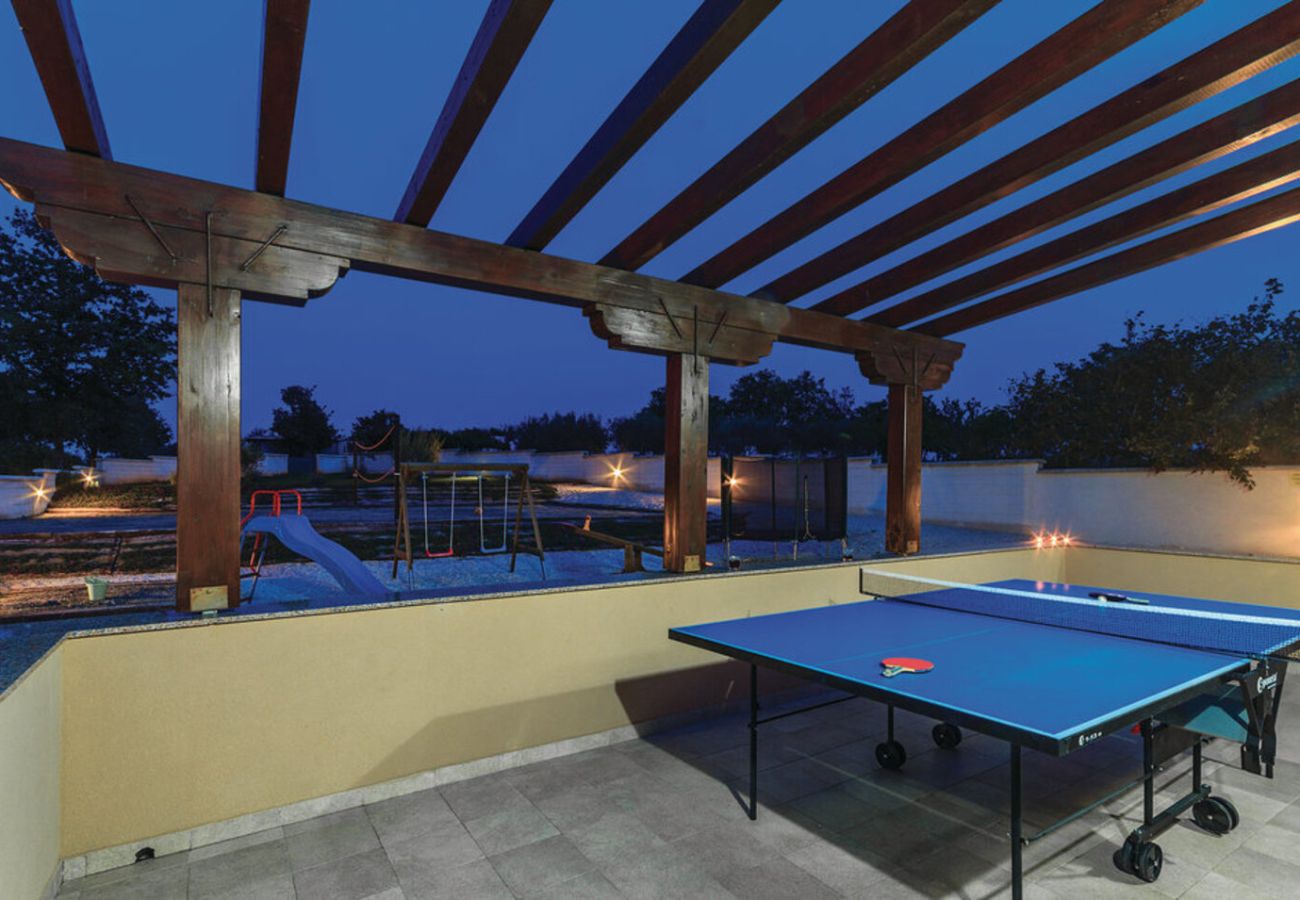 Villa in Filipana - Casa Filipana for 8 people near Pula with volleyball pitch and private pool