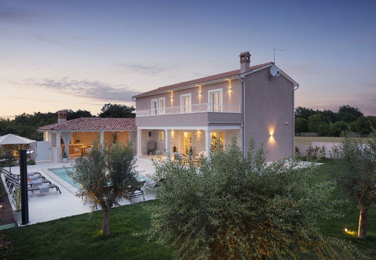 Villa in Žminj - Luxury Villa Simona Residence for 8 people in Central Istria with 32 m2 salt-water pool 