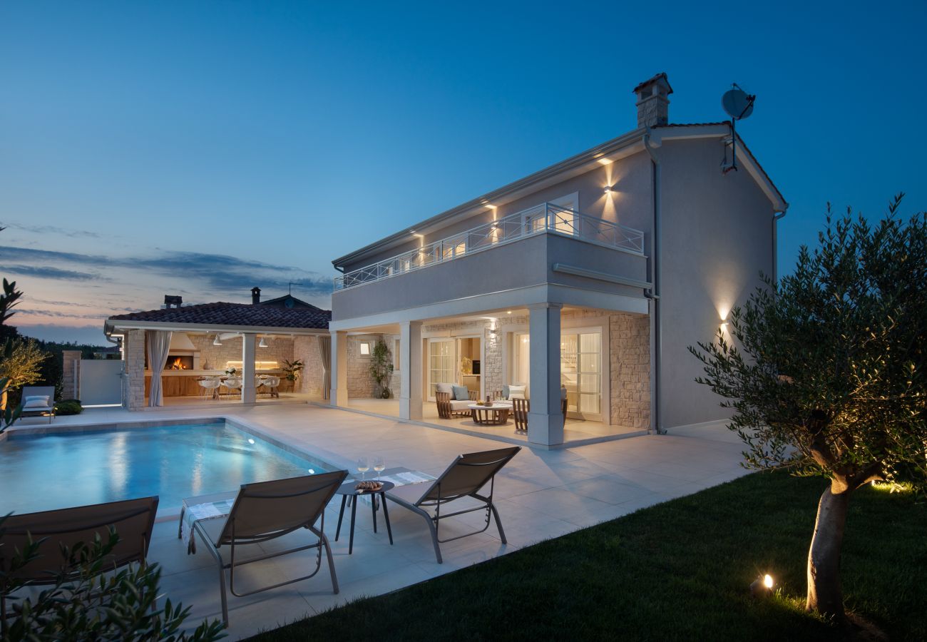 Villa in Žminj - Luxury Gabriel Residence for 8 people with 32 m2 private salt-water pool in Central Istria 