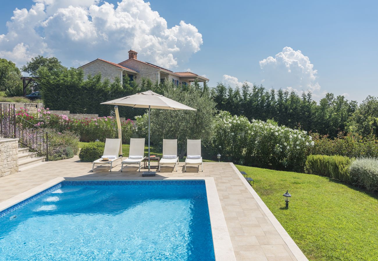 Villa in Višnjan - Villa Sterpazzi for 8 people near Poreč with 38 m2 heated pool, sea view & wellness