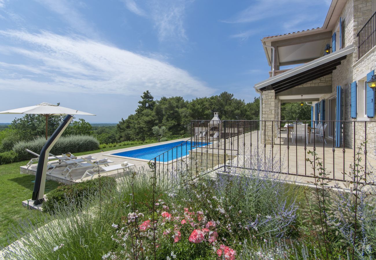 Villa in Višnjan - Villa Sterpazzi for 8 people near Poreč with 38 m2 heated pool, sea view & wellness