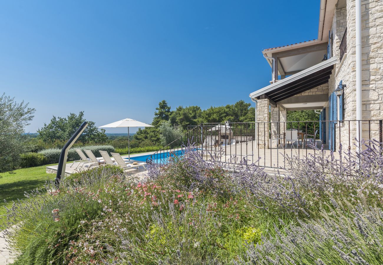 Villa in Višnjan - Villa Sterpazzi for 8 people near Poreč with 38 m2 heated pool, sea view & wellness