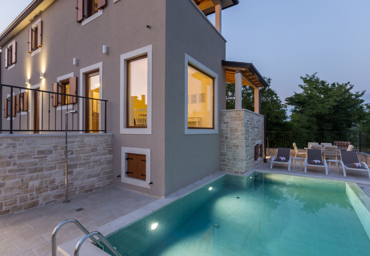 Villa in Krasica - Villa Skraline for 6 people near Umag with salt-water private pool 