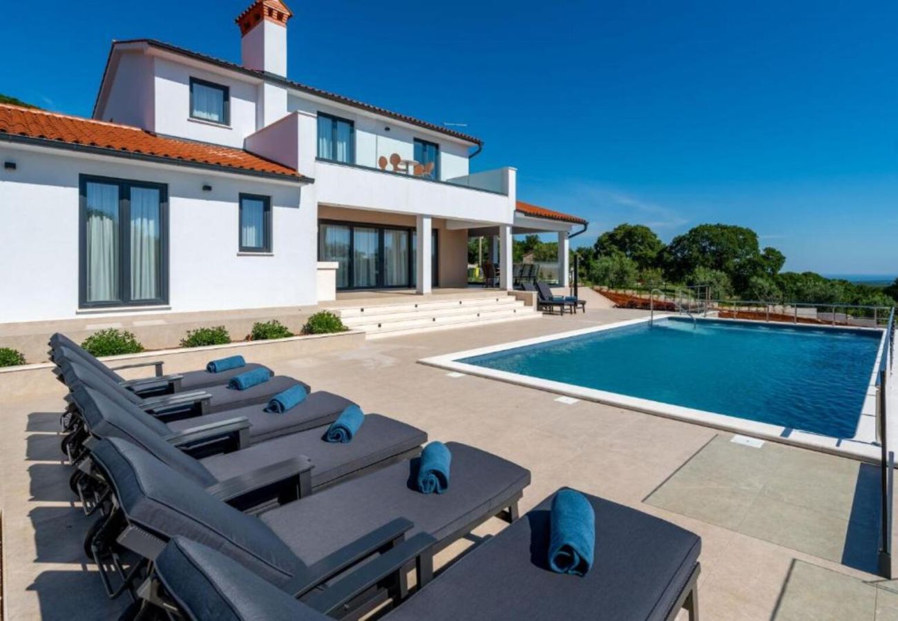 Villa in Salakovci - Villa Astrid near Labin - Rabac for 11 people with 55 m2 private pool & pet friendly