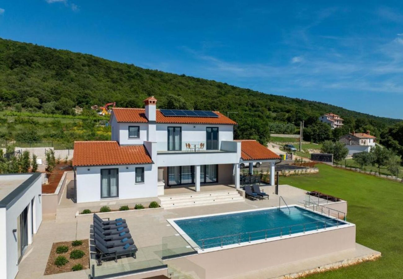 Villa in Salakovci - Villa Astrid near Labin - Rabac for 11 people with 55 m2 private pool & pet friendly