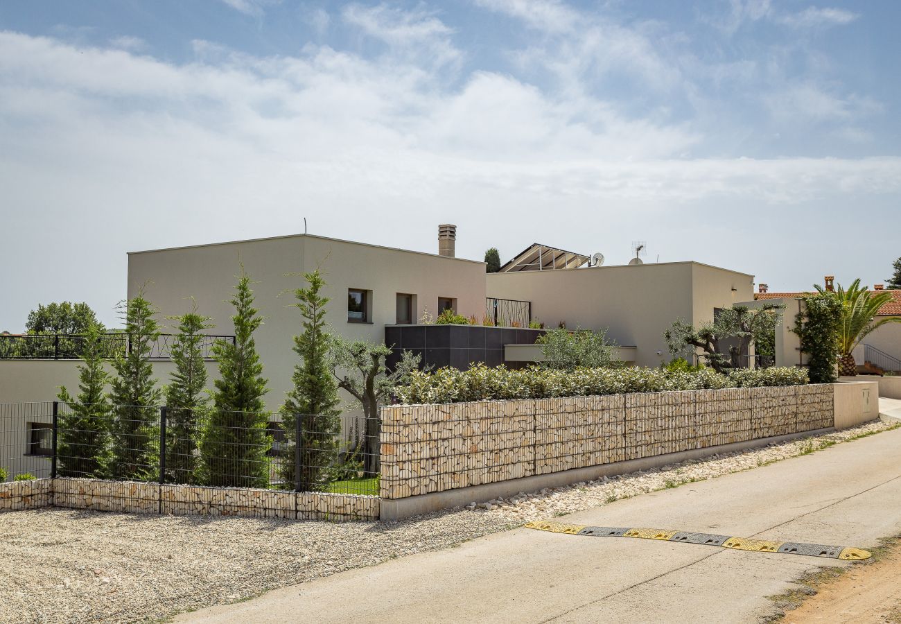 Villa in Banjole - Villa One Way for 8 people near Medulin with heated pool & only 200 m from the beach