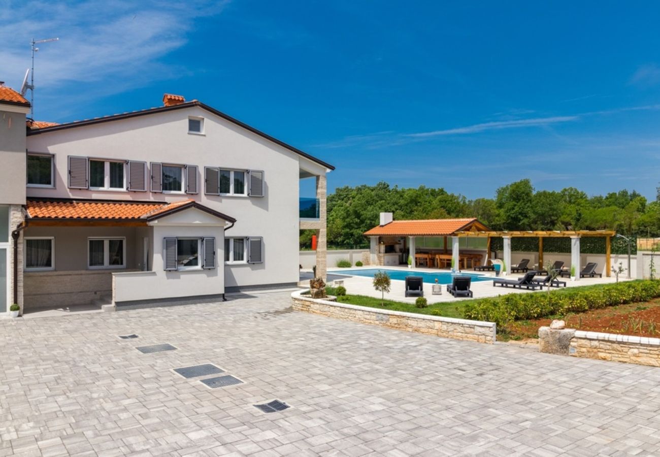 Villa in Pula - Villa Horizon for 18 people near Pula with large garden and children playground