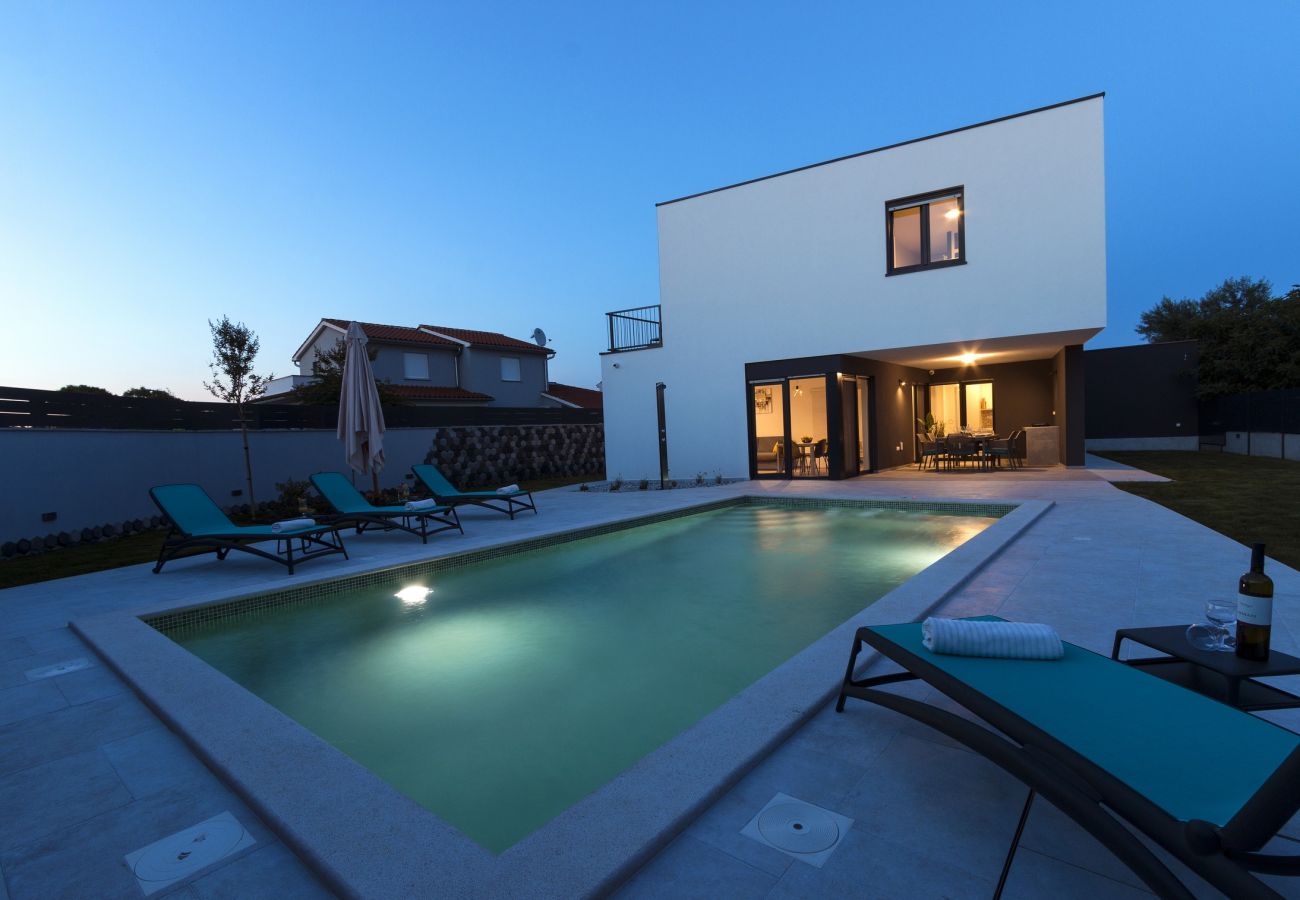 Villa in Pula - Villa Moderna near Pula for 8 people with private pool 