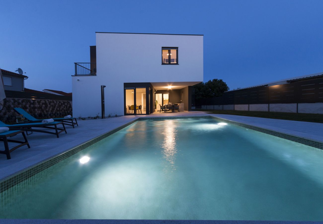 Villa in Pula - Villa Moderna near Pula for 8 people with private pool 