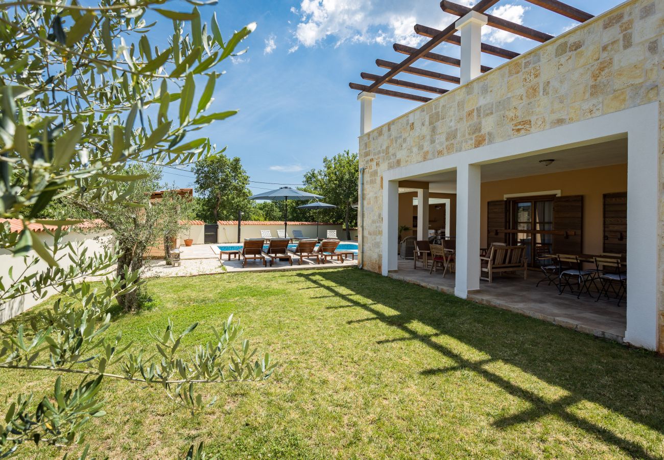 Villa a Sveti Kirin - Villa Cirka in Central Istria for 12+2 persons with Pool Heating & pool table 