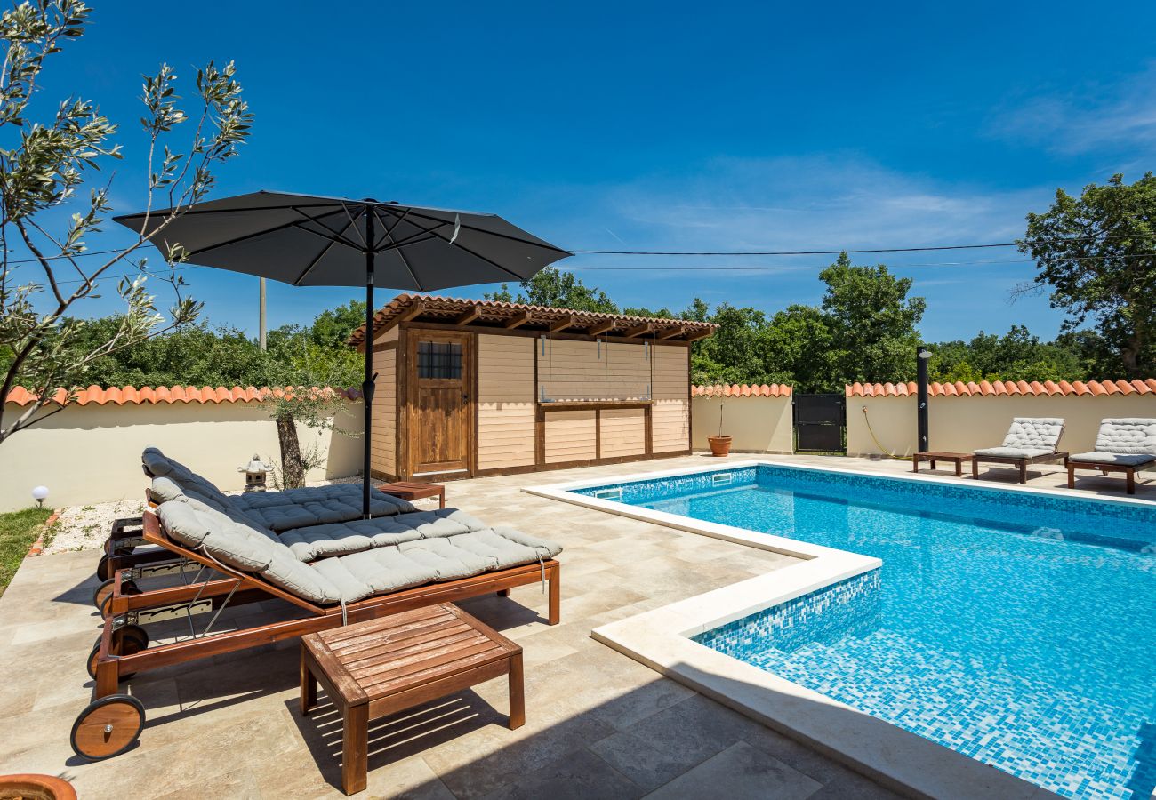 Villa a Sveti Kirin - Villa Cirka in Central Istria for 12+2 persons with Pool Heating & pool table 