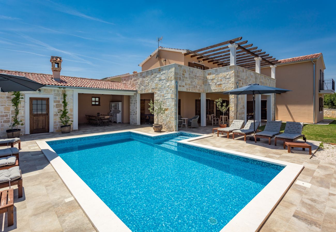 Villa a Sveti Kirin - Villa Cirka in Central Istria for 12+2 persons with Pool Heating & pool table 