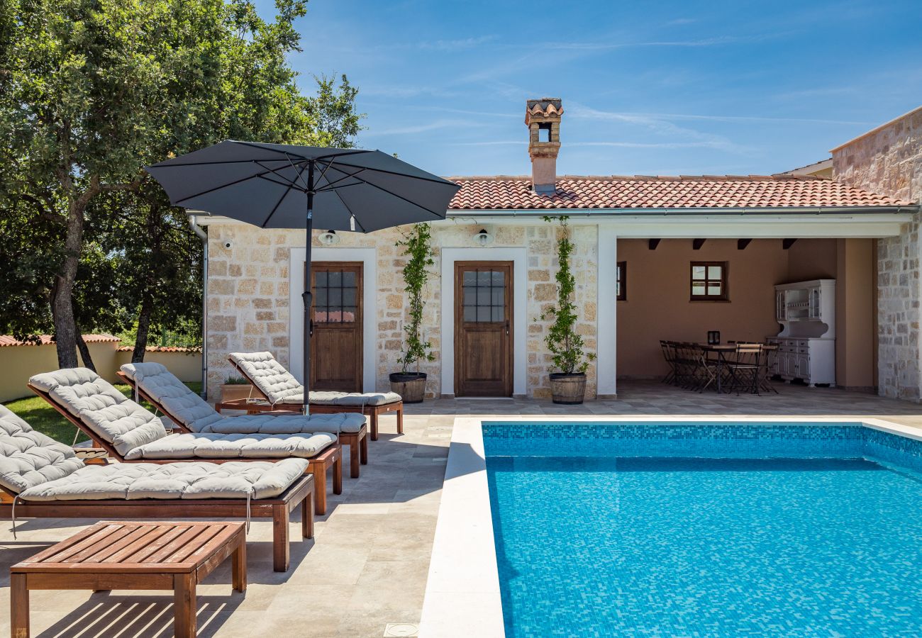 Villa a Sveti Kirin - Villa Cirka in Central Istria for 12+2 persons with Pool Heating & pool table 