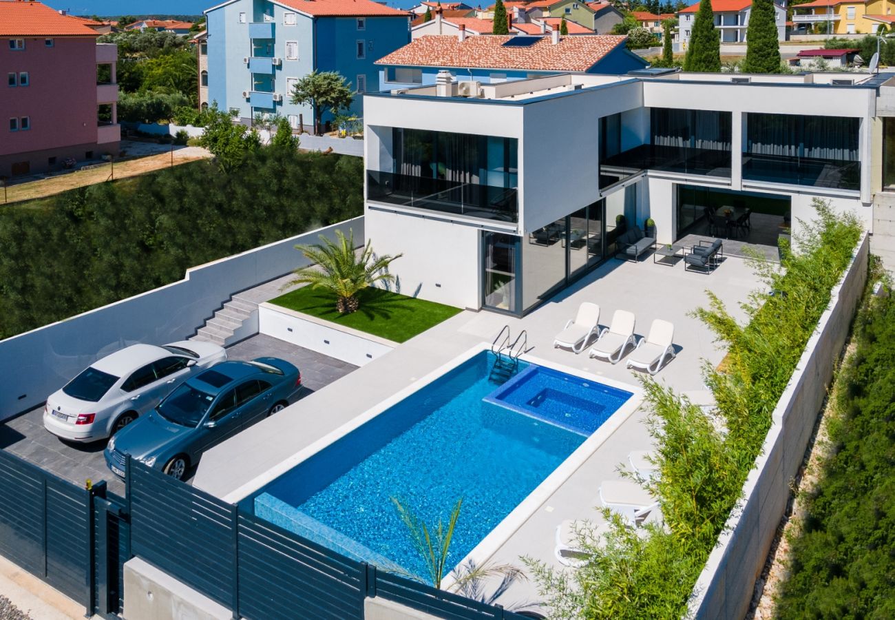 Villa a Medulin - Villa Miaa newly built modern villa in Medulin for 9 people with heated swimming pool & jacuzzi