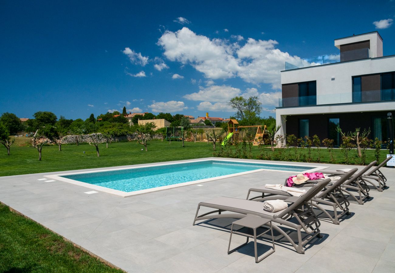 Villa a Vodnjan - Villa Arestea in Vodnjan with sea view, wellness & playground