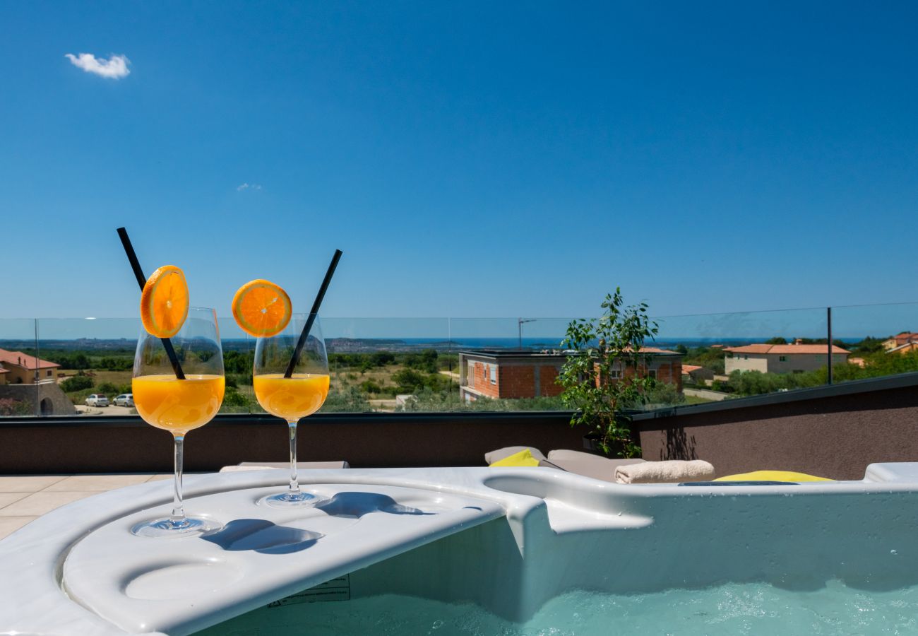 Villa a Vodnjan - Villa Arestea in Vodnjan with sea view, wellness & playground