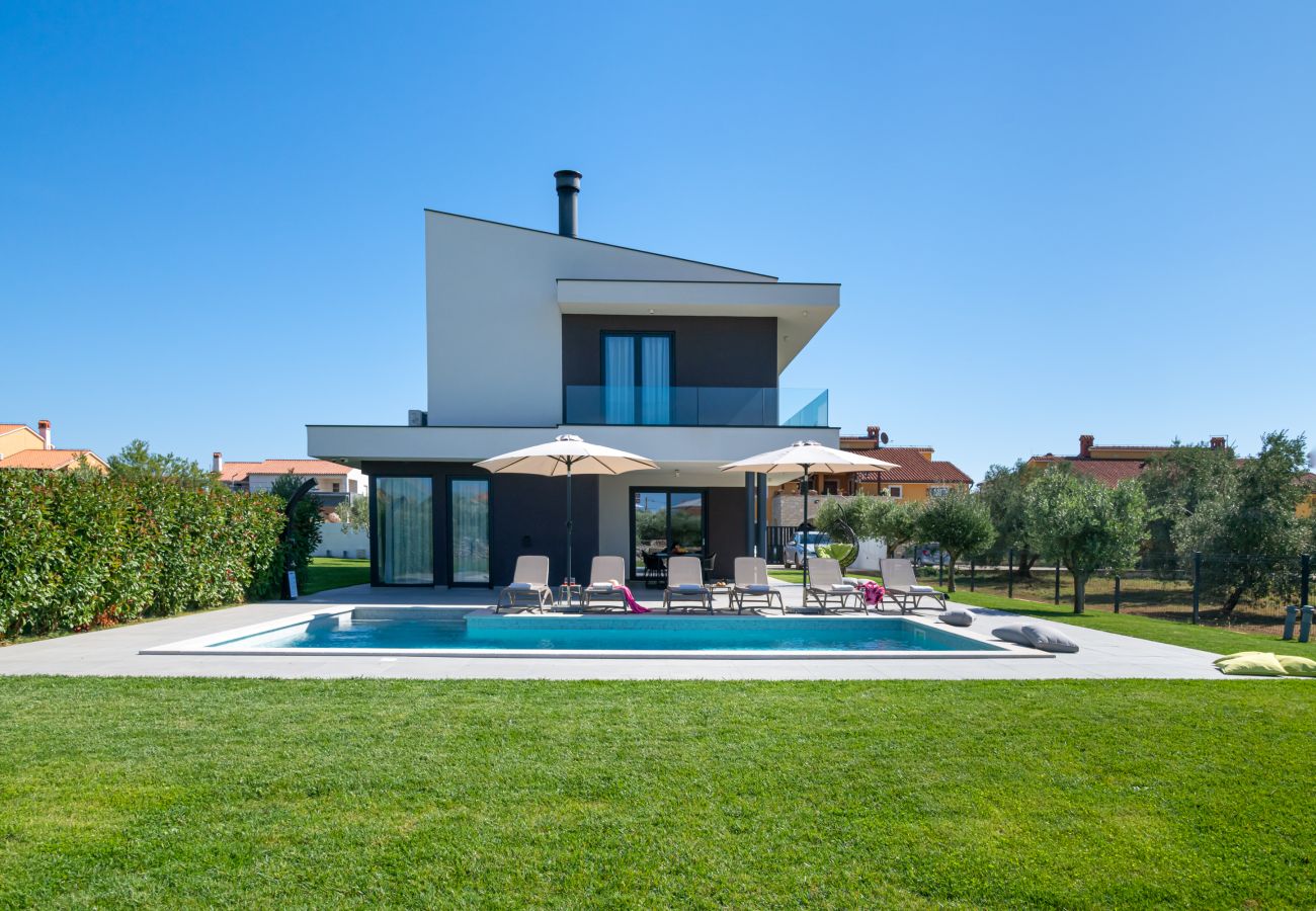 Villa a Vodnjan - Villa Arestea in Vodnjan with sea view, wellness & playground